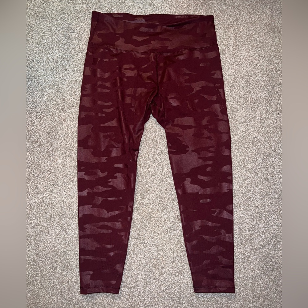 Maroon camouflage Old Navy Active Elevate Leggings